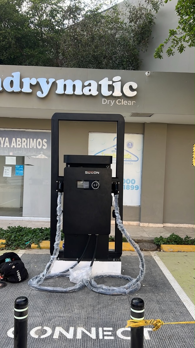 Estación de carga para vehículos eléctricos instalada