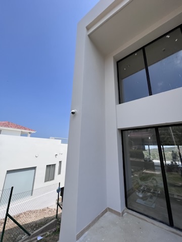 Cámara de seguridad exterior instalada